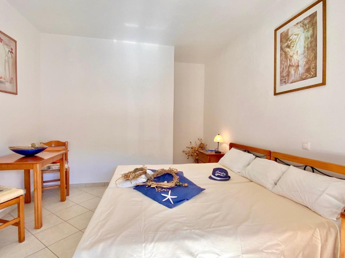 Apartment Seafront Ourania Mesongi