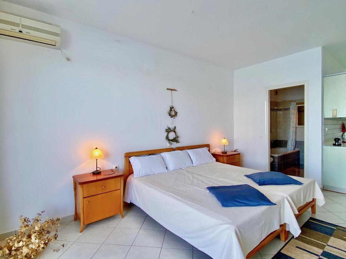 Apartment Seafront Ourania *